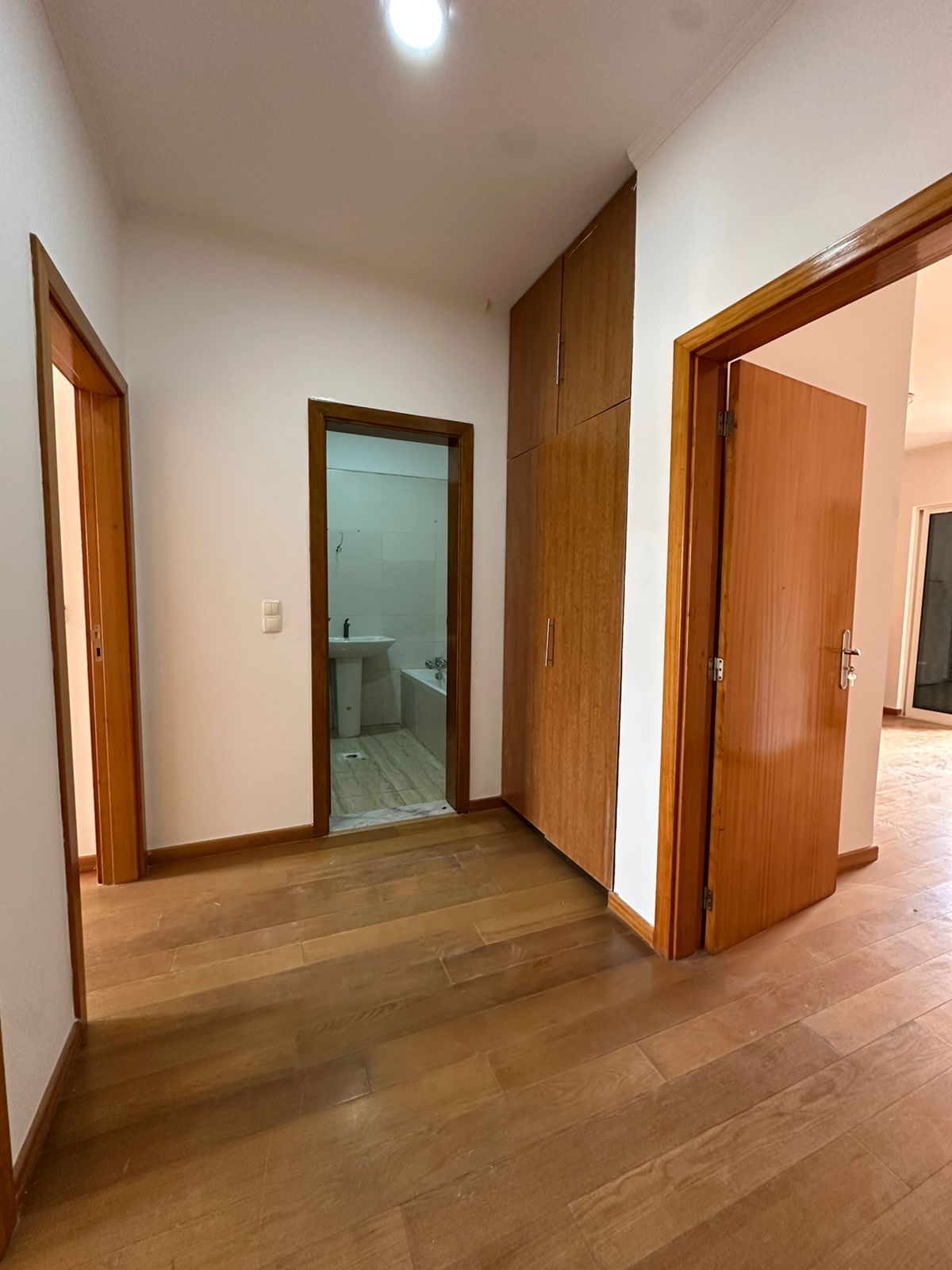 ARRENDAMENTO: VIVENDA V3 NO PATRIOTA VIVENDA V3 LOCALIZADA NO PATRIOTA, DISPONÍVEL PARA ARRENDAMENTO. - Imagem 14