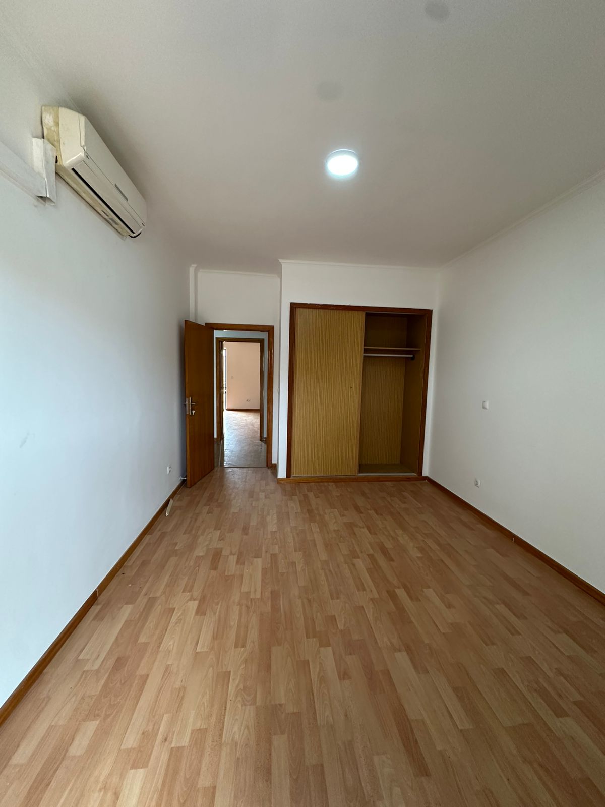 ARRENDAMENTO: VIVENDA V3 NO PATRIOTA VIVENDA V3 LOCALIZADA NO PATRIOTA, DISPONÍVEL PARA ARRENDAMENTO. - Imagem 12