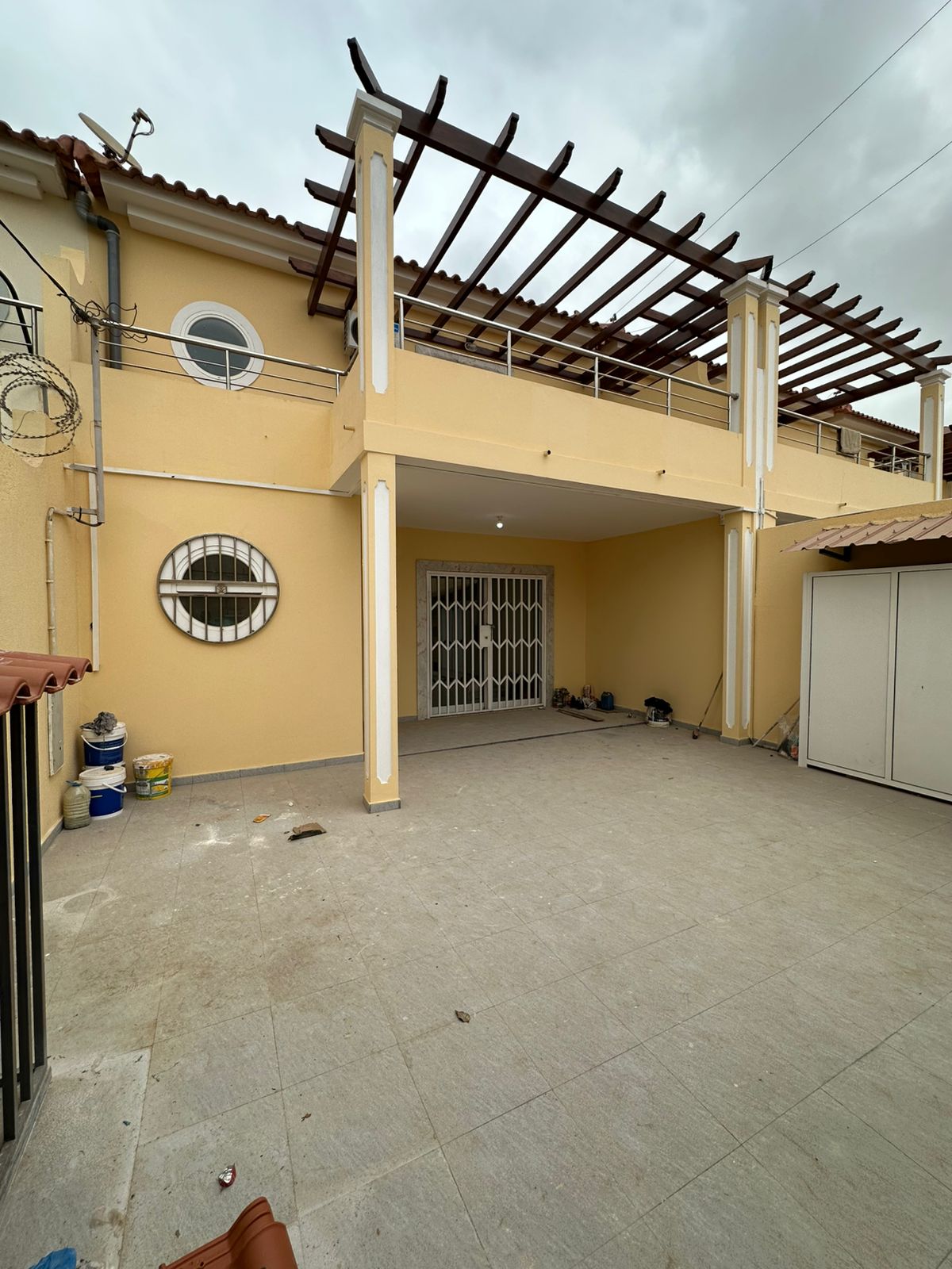 ARRENDAMENTO: VIVENDA V3 NO PATRIOTA VIVENDA V3 LOCALIZADA NO PATRIOTA, DISPONÍVEL PARA ARRENDAMENTO.