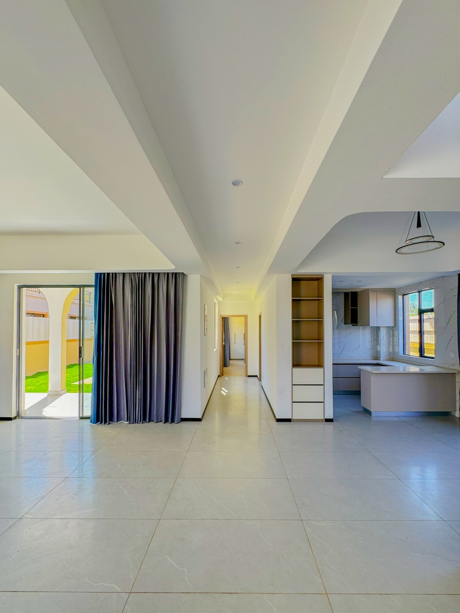 À VENDA: VIVENDA V4+1 DUPLEX NO CONDOMÍNIO TAIXIN ALVORECER, AV. IMPERIAL SANTANA, NO KILAMBA - Imagem 2