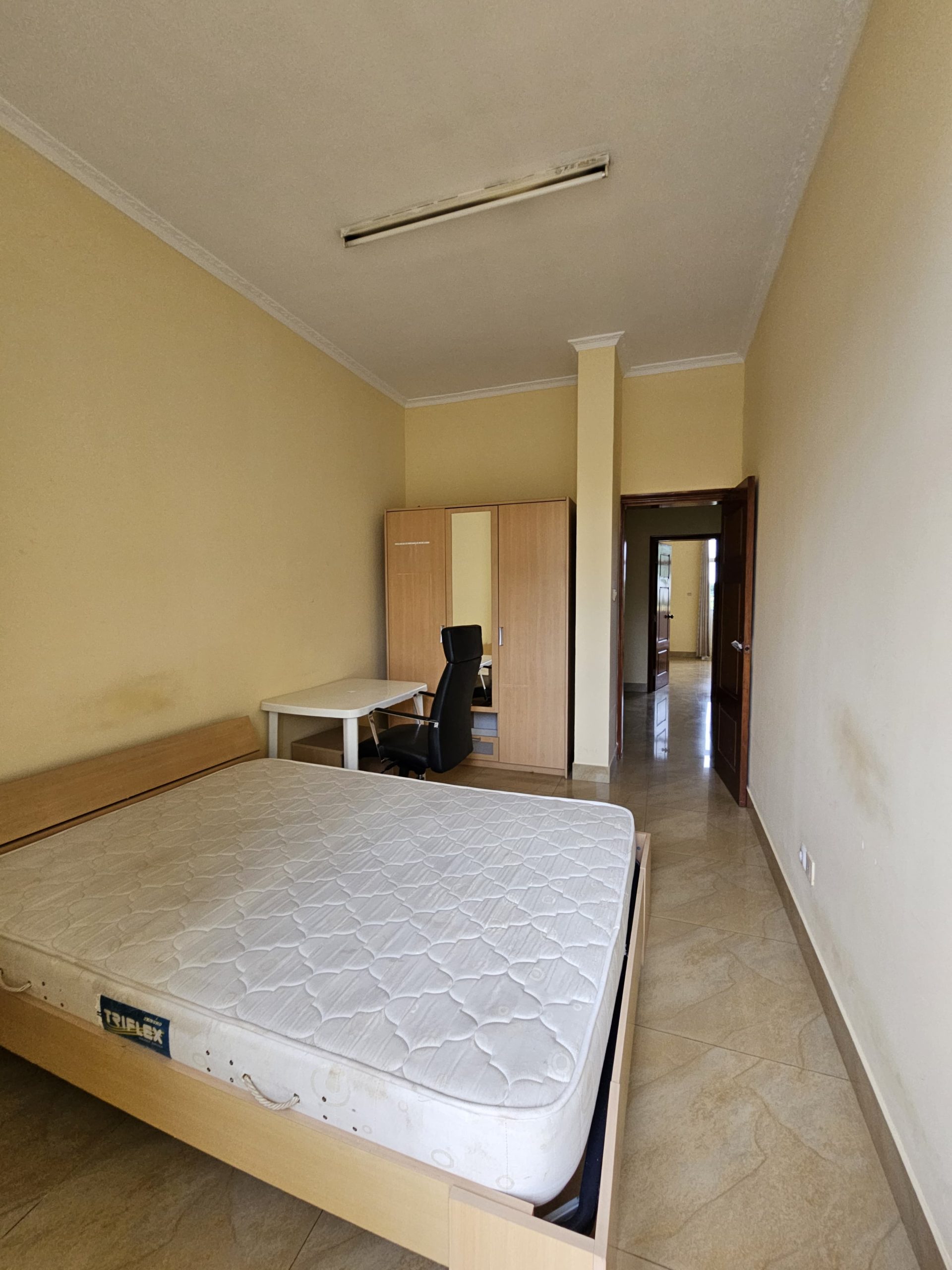 À VENDA: MORADIA V3 DÚPLEX, NO CONDOMÍNIO CUCHI, TALATONA - Imagem 11