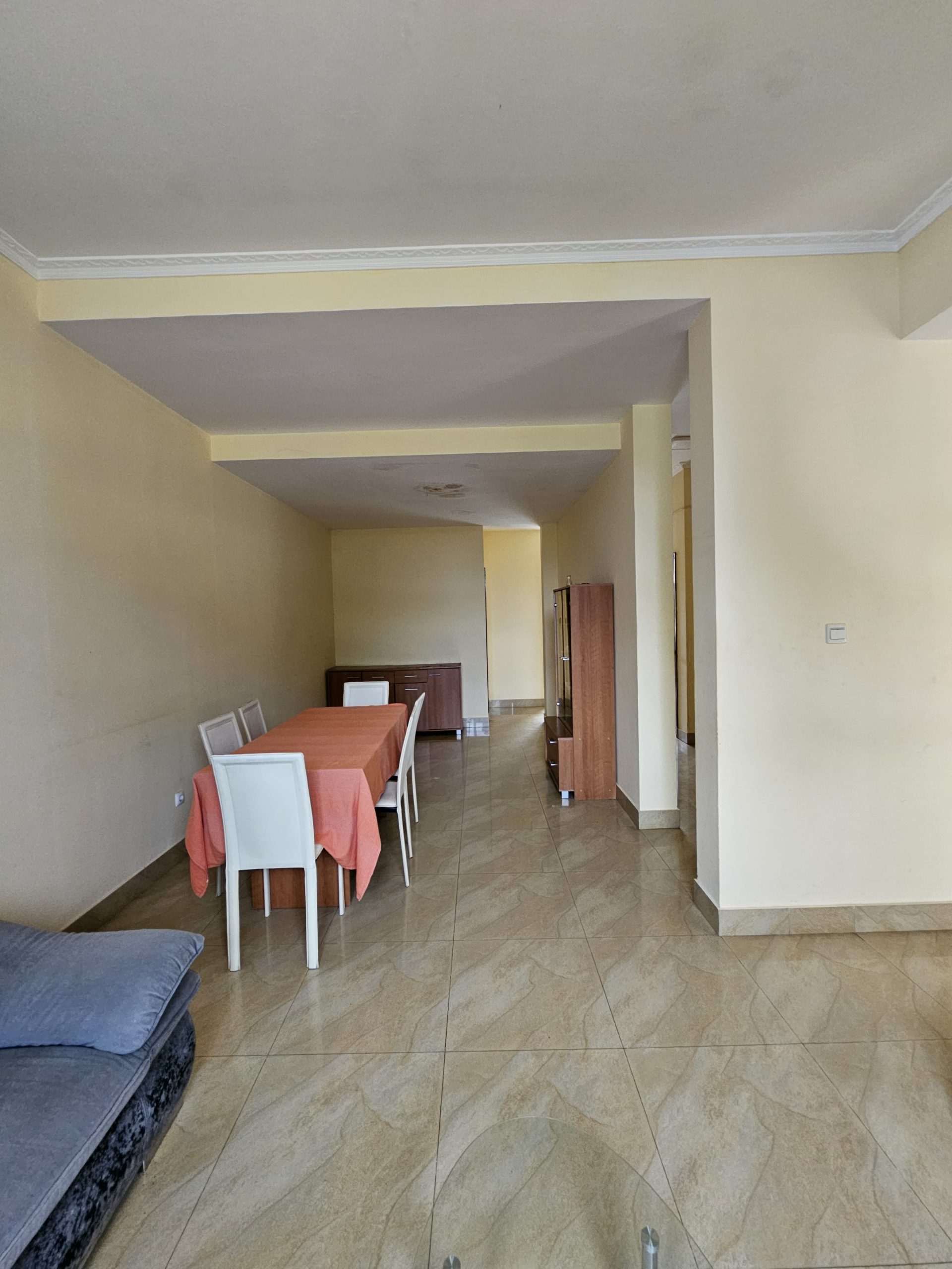 À VENDA: MORADIA V3 DÚPLEX, NO CONDOMÍNIO CUCHI, TALATONA - Imagem 4