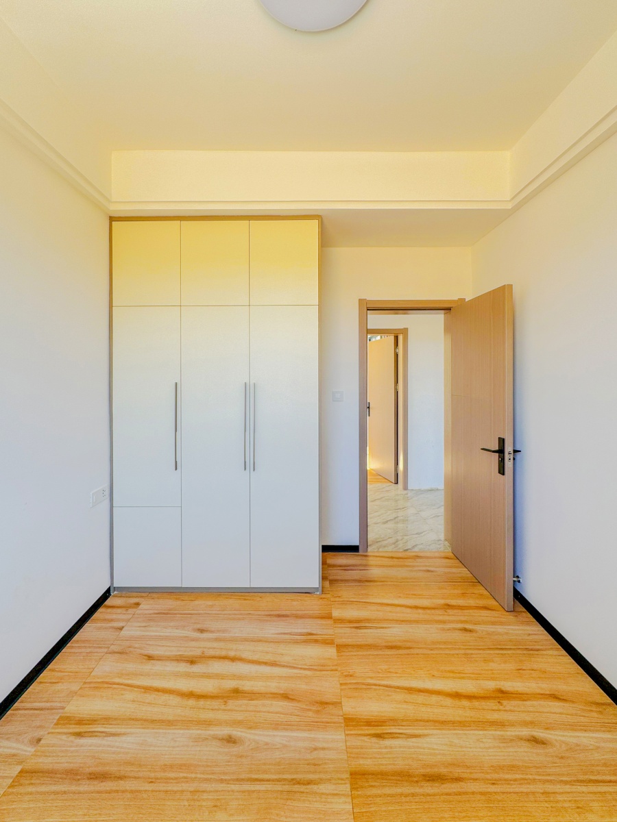 À VENDA: VIVENDA V4+1 DUPLEX NO CONDOMÍNIO TAIXIN ALVORECER, AV. IMPERIAL SANTANA, NO KILAMBA - Imagem 5