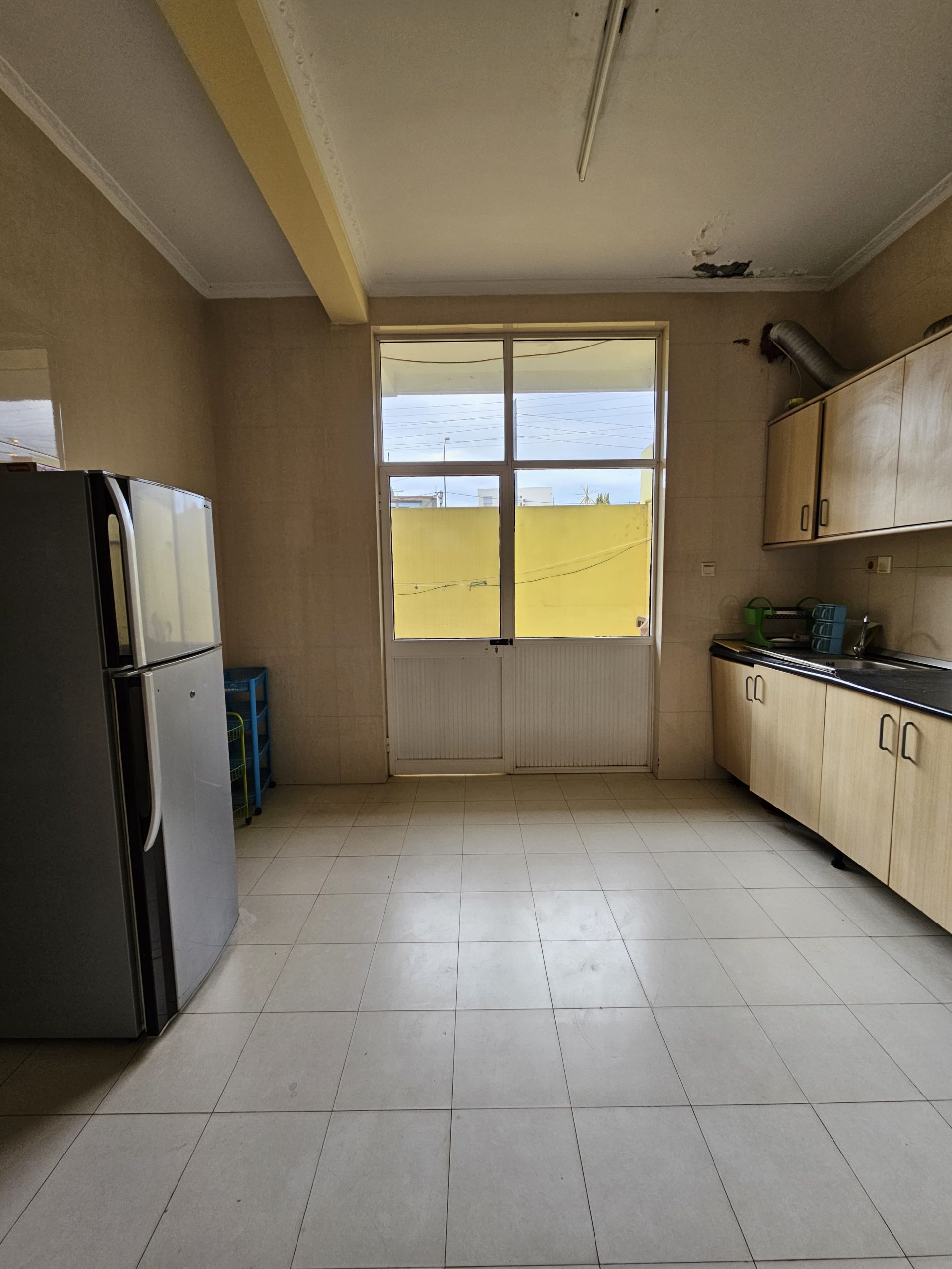 À VENDA: MORADIA V3 DÚPLEX, NO CONDOMÍNIO CUCHI, TALATONA - Imagem 7