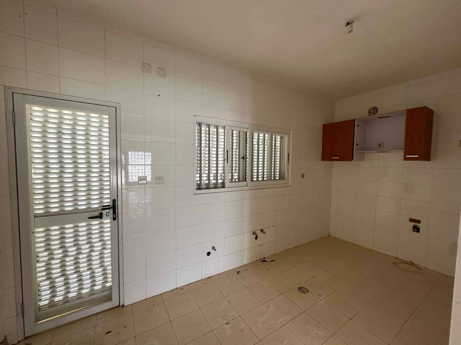 A VENDER: CASA T4 NO CONDOMÍNIO JARDIM DO ÉDEN (CAMAMA) - Imagem 9