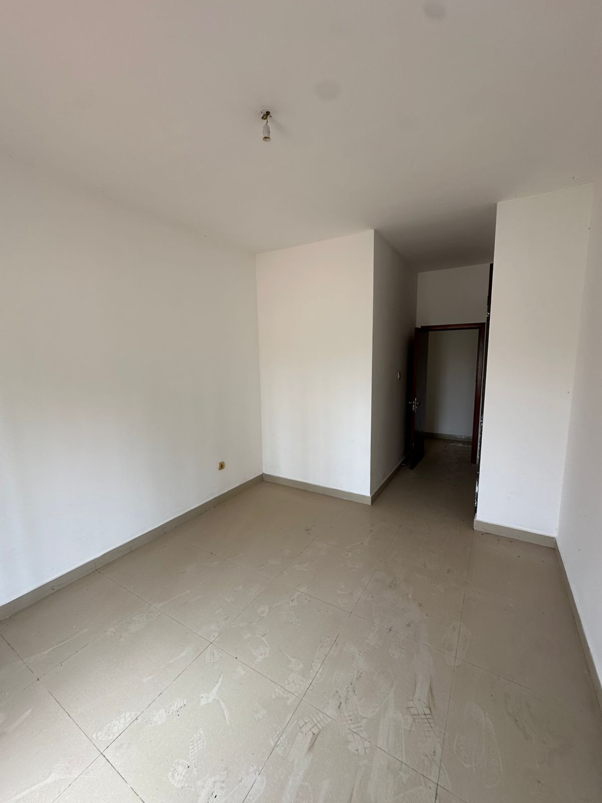 A VENDER: CASA T4 NO CONDOMÍNIO JARDIM DO ÉDEN (CAMAMA) - Imagem 15